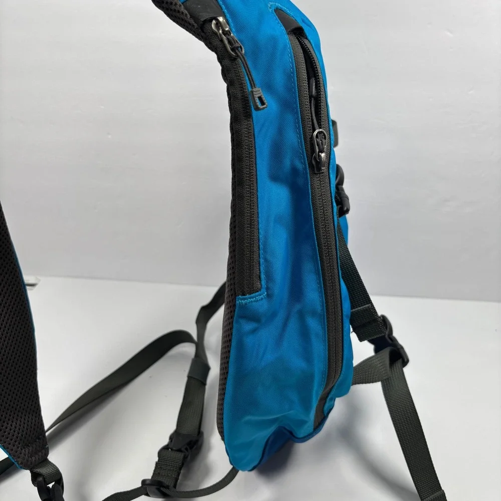Patagonia Unisex 8L Sling Bag Atom Blue Crossbody Backpack Tudorza Pressard Logo